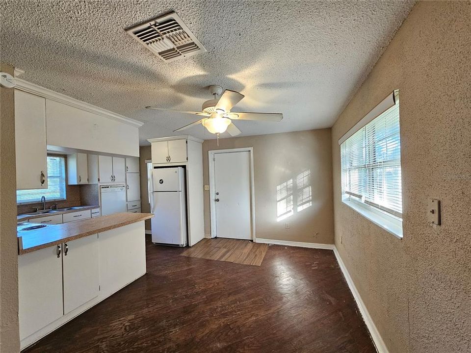 For Rent: $1,025 (1 beds, 1 baths, 589 Square Feet)