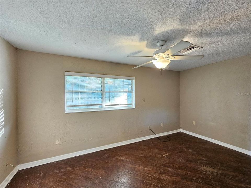 For Rent: $1,025 (1 beds, 1 baths, 589 Square Feet)