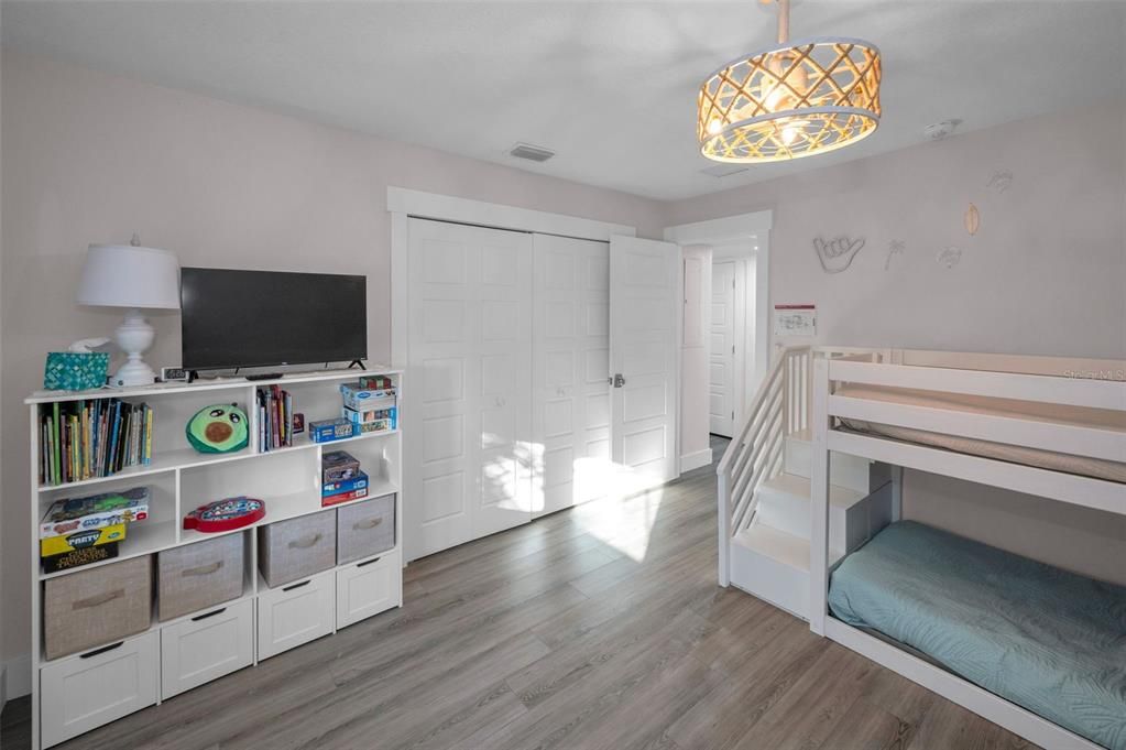 На продажу: $1,890,000 (6 спален, 0 ванн, 3060 Квадратных фут)