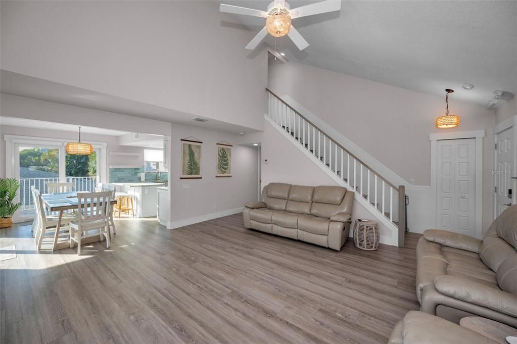 На продажу: $1,890,000 (6 спален, 0 ванн, 3060 Квадратных фут)