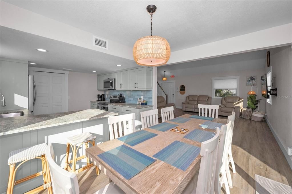 На продажу: $1,890,000 (6 спален, 0 ванн, 3060 Квадратных фут)