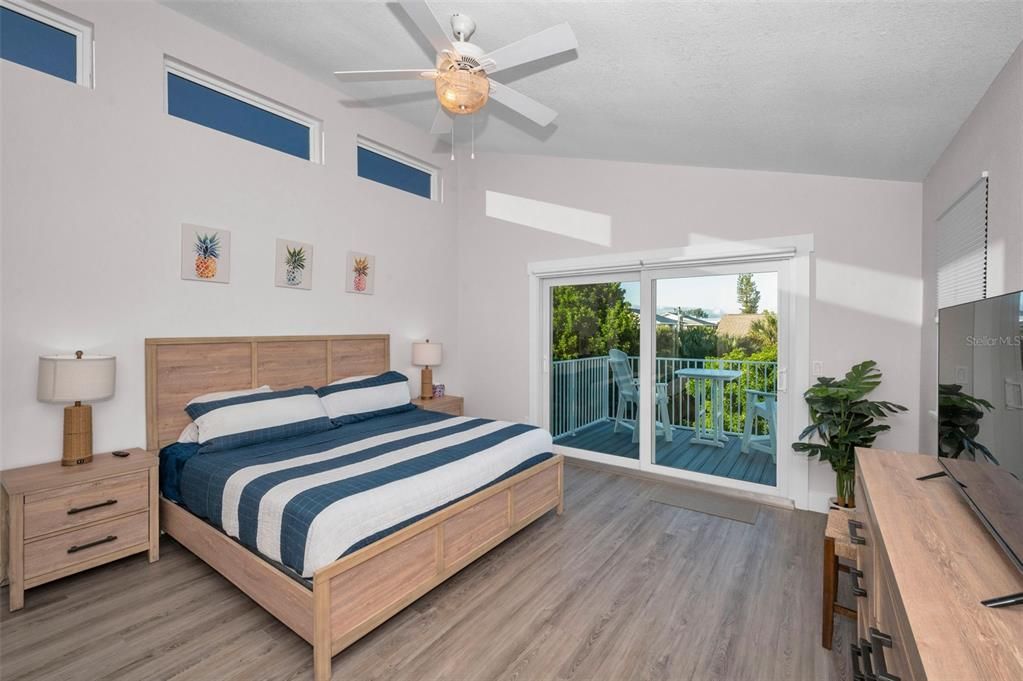 На продажу: $1,890,000 (6 спален, 0 ванн, 3060 Квадратных фут)