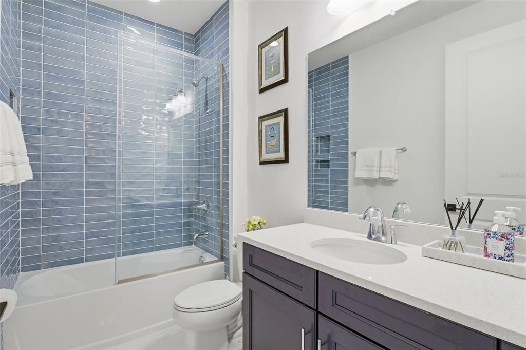 En Venta: $889,700 (4 camas, 3 baños, 2836 Pies cuadrados)