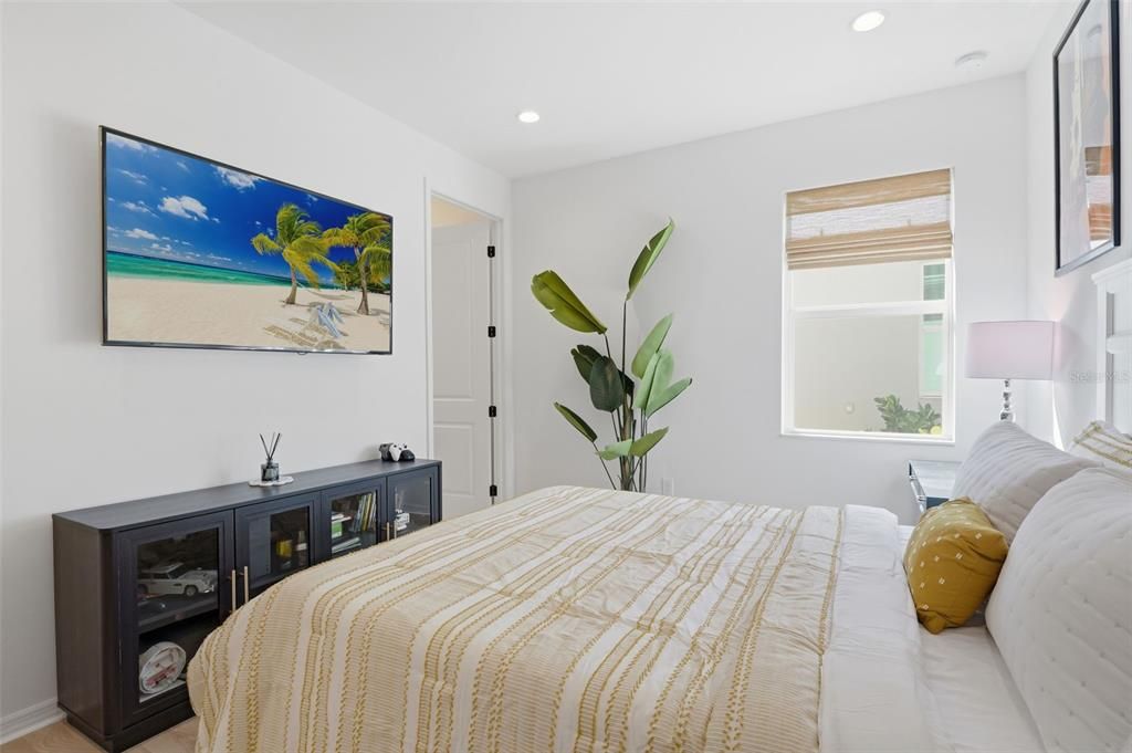 En Venta: $889,700 (4 camas, 3 baños, 2836 Pies cuadrados)