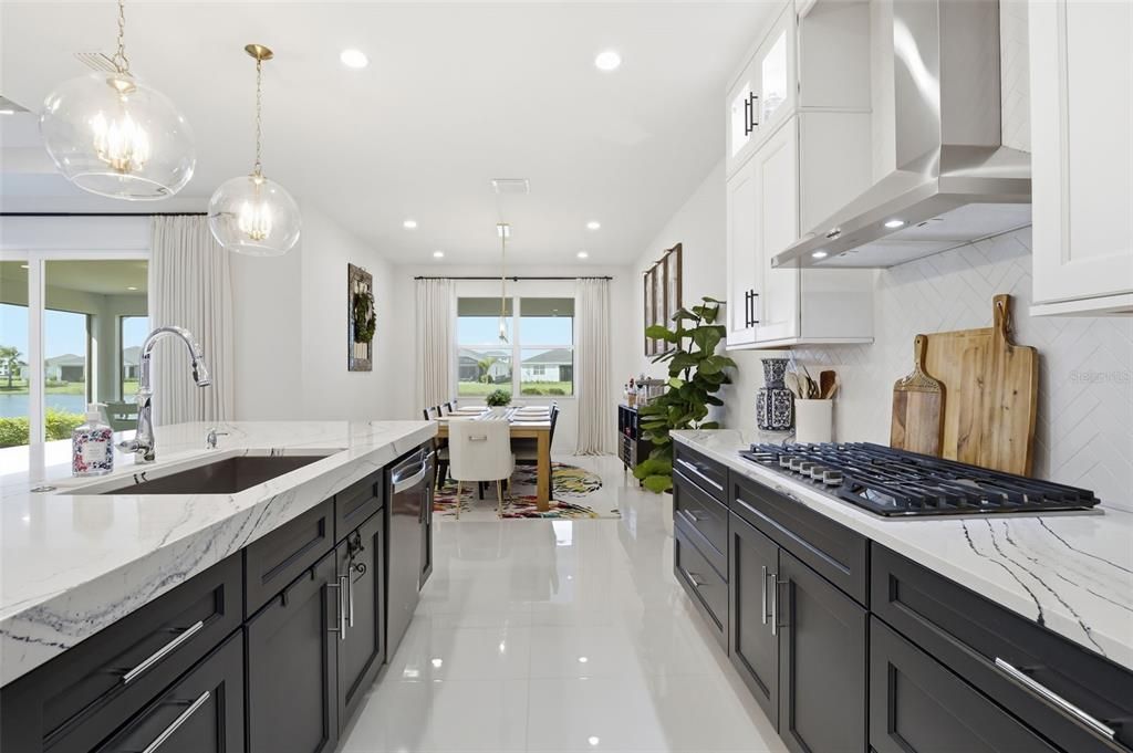 En Venta: $889,700 (4 camas, 3 baños, 2836 Pies cuadrados)