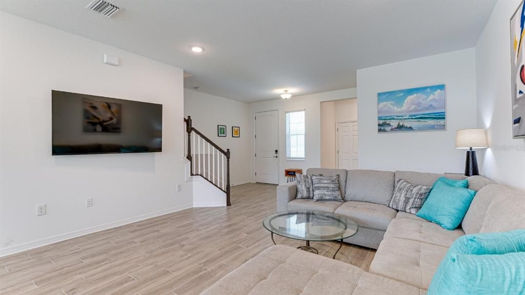 Active With Contract: $2,395 (3 beds, 2 baths, 1910 Square Feet)