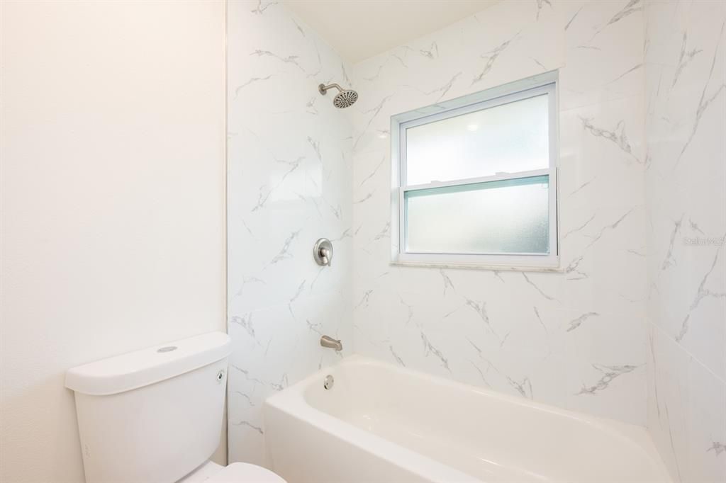 For Sale: $499,000 (6 beds, 4 baths, 2660 Square Feet)