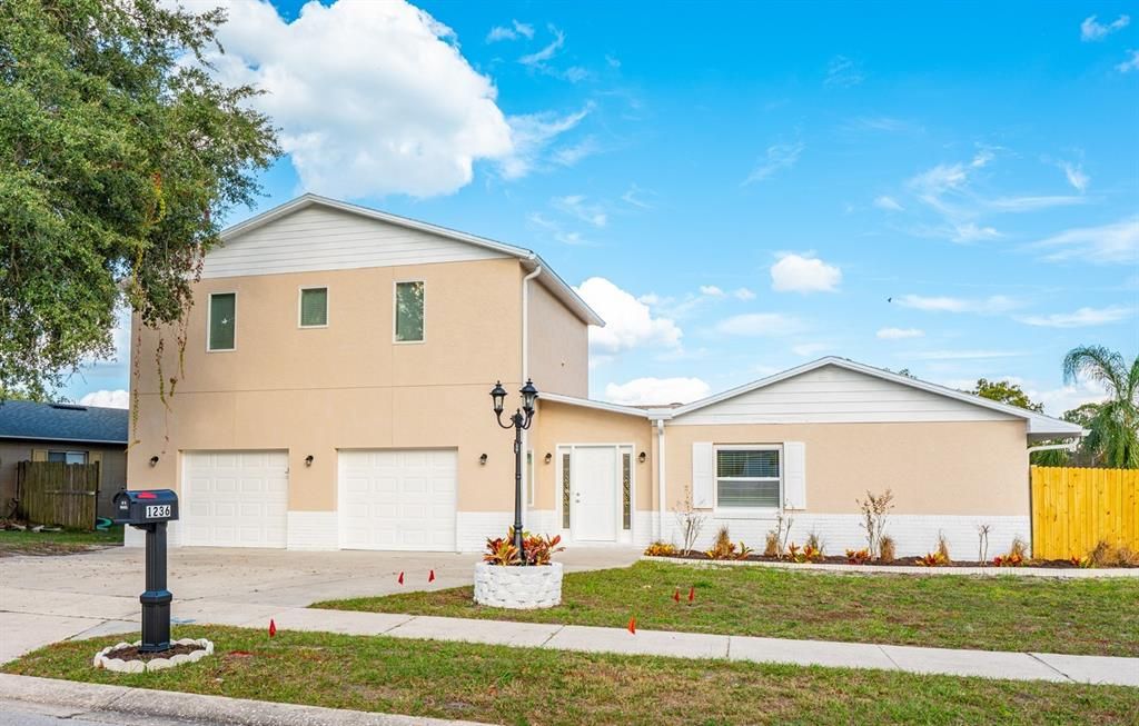 For Sale: $499,000 (6 beds, 4 baths, 2660 Square Feet)