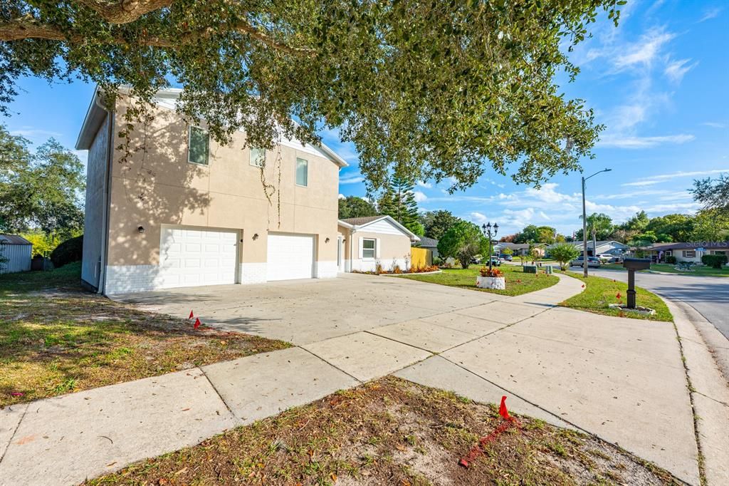 For Sale: $499,000 (6 beds, 4 baths, 2660 Square Feet)