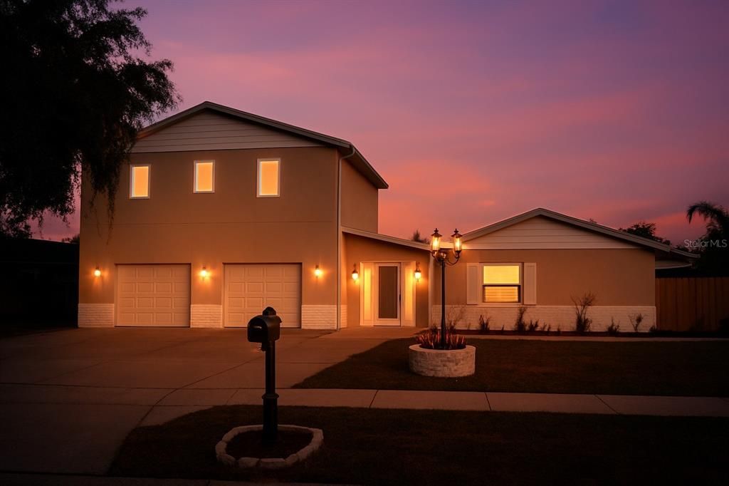 For Sale: $499,000 (6 beds, 4 baths, 2660 Square Feet)