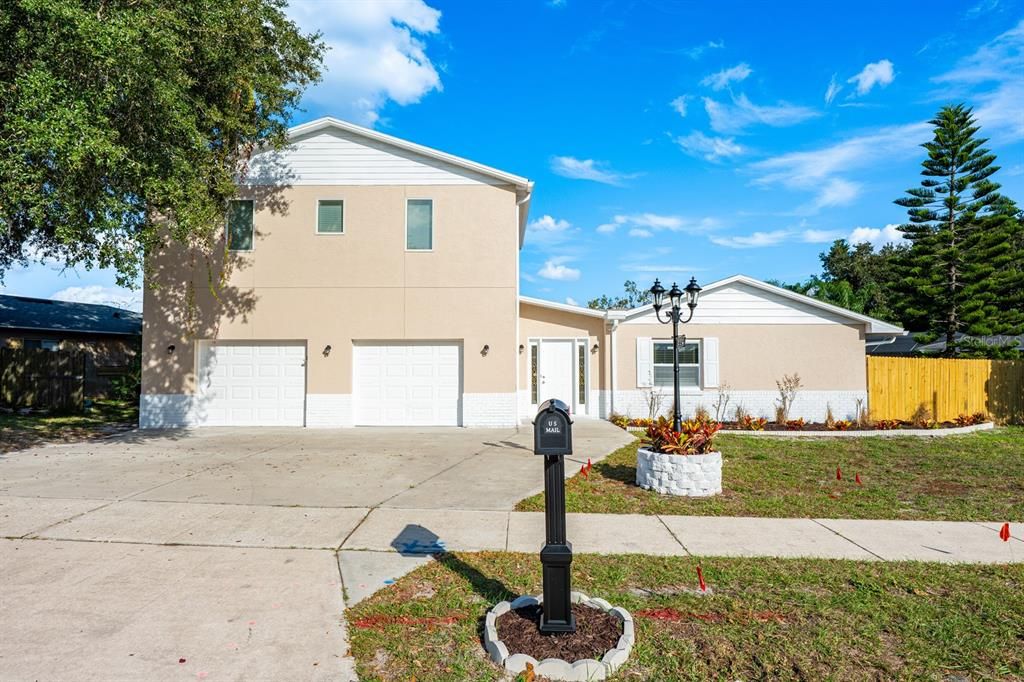 For Sale: $499,000 (6 beds, 4 baths, 2660 Square Feet)