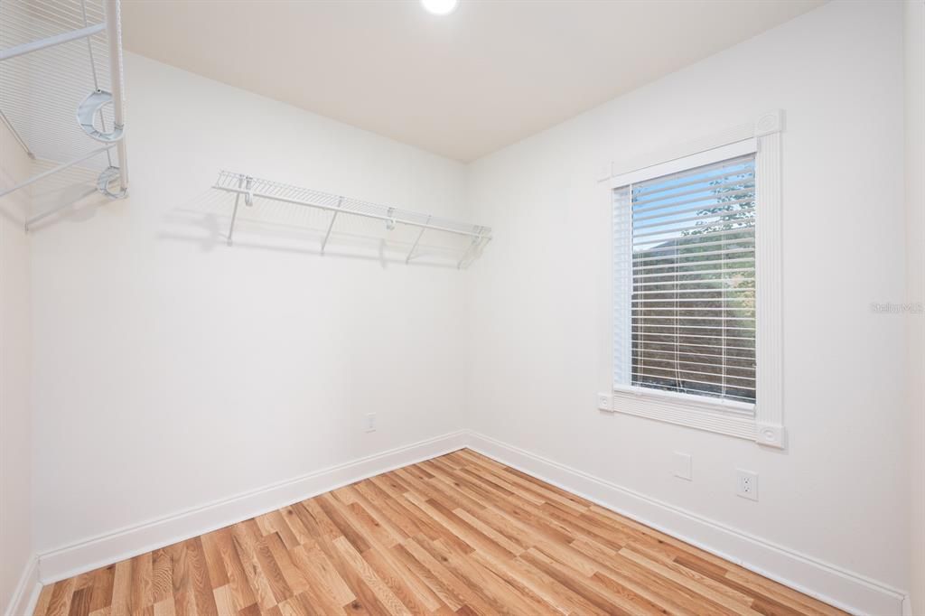 For Sale: $499,000 (6 beds, 4 baths, 2660 Square Feet)