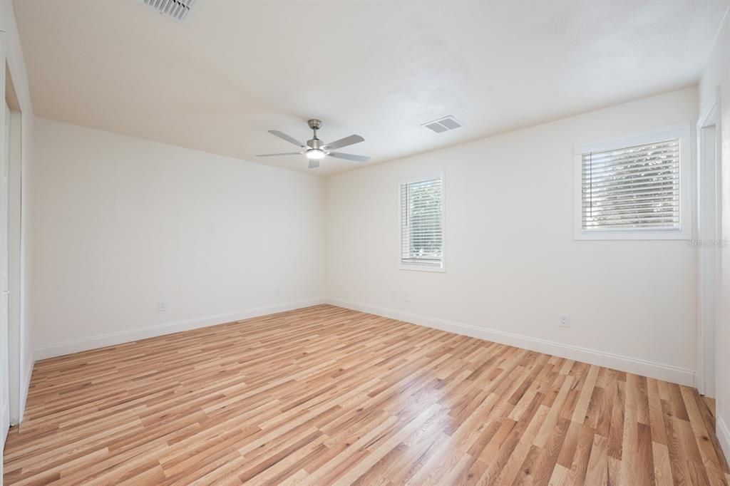 For Sale: $499,000 (6 beds, 4 baths, 2660 Square Feet)