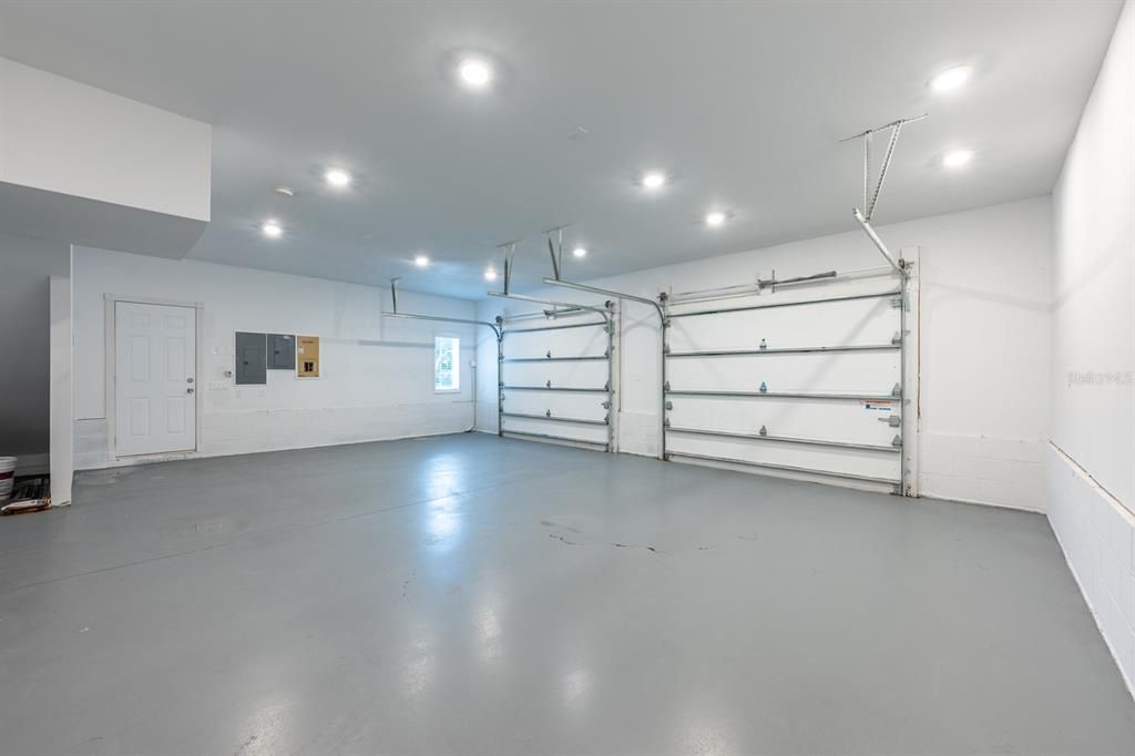 For Sale: $499,000 (6 beds, 4 baths, 2660 Square Feet)