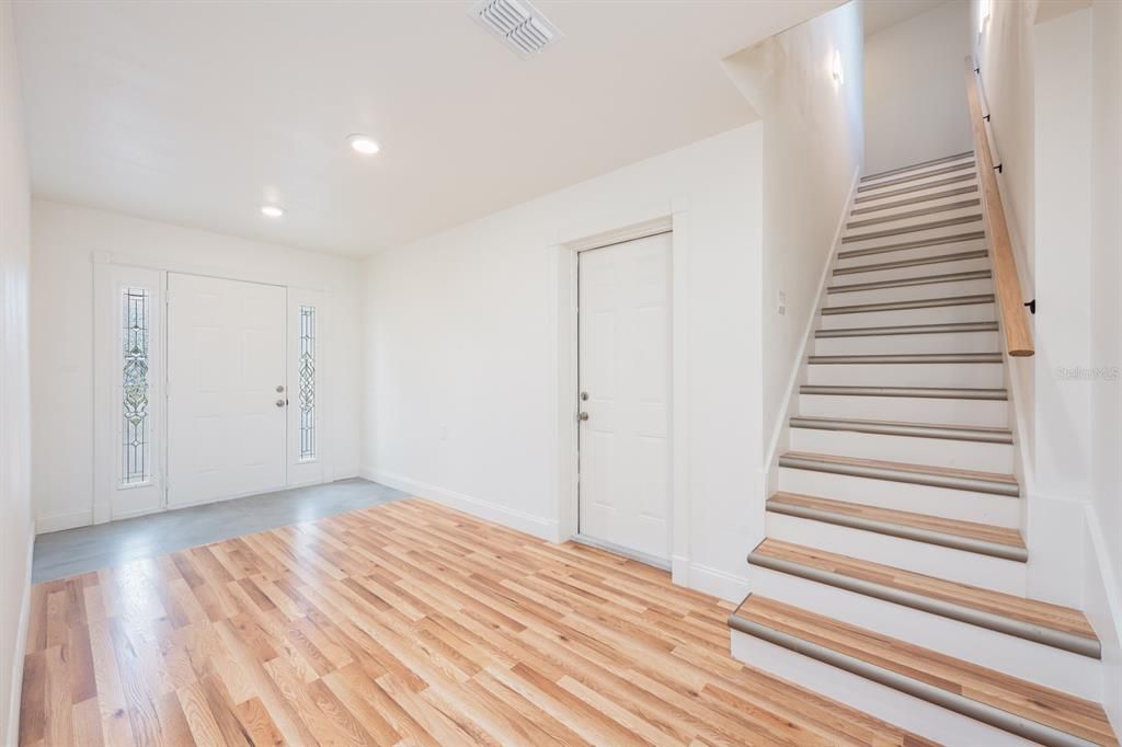 For Sale: $499,000 (6 beds, 4 baths, 2660 Square Feet)