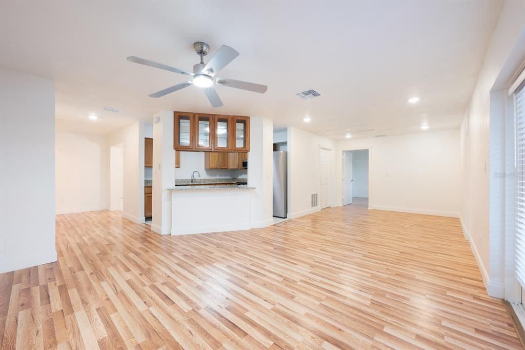 For Sale: $499,000 (6 beds, 4 baths, 2660 Square Feet)