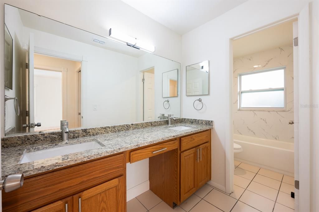 For Sale: $499,000 (6 beds, 4 baths, 2660 Square Feet)