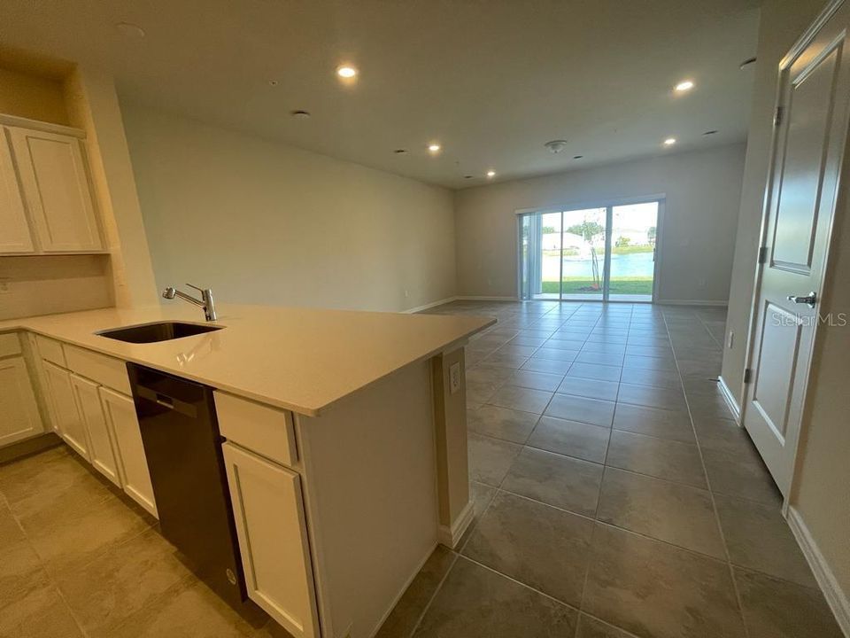 出租: $2,600 (3 贝兹, 2 浴室, 1907 平方英尺)