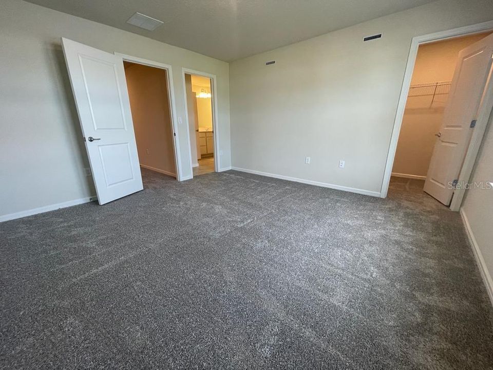 出租: $2,600 (3 贝兹, 2 浴室, 1907 平方英尺)