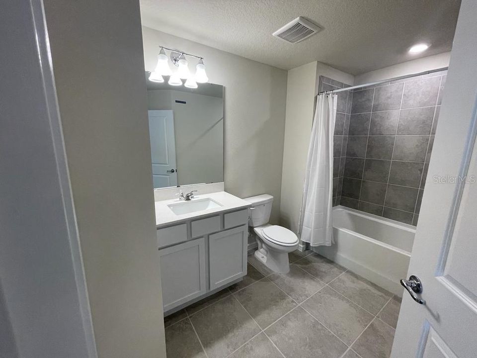 出租: $2,600 (3 贝兹, 2 浴室, 1907 平方英尺)