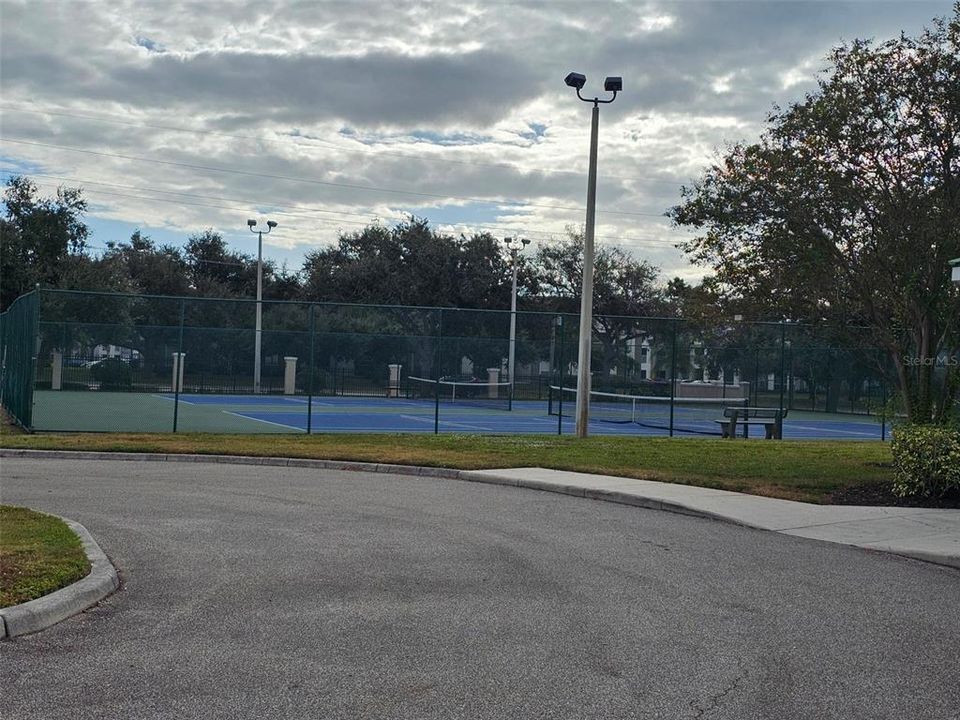 出租: $1,525 (2 贝兹, 1 浴室, 1008 平方英尺)