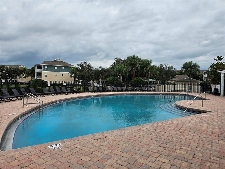 出租: $1,525 (2 贝兹, 1 浴室, 1008 平方英尺)