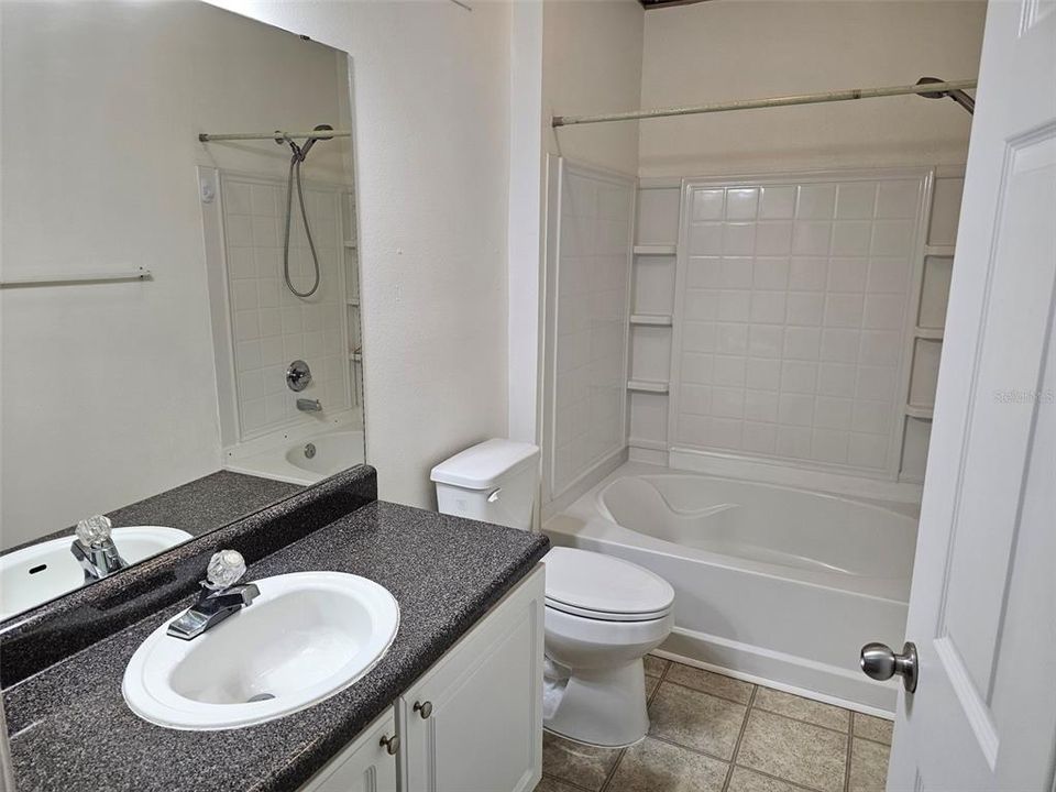 出租: $1,525 (2 贝兹, 1 浴室, 1008 平方英尺)