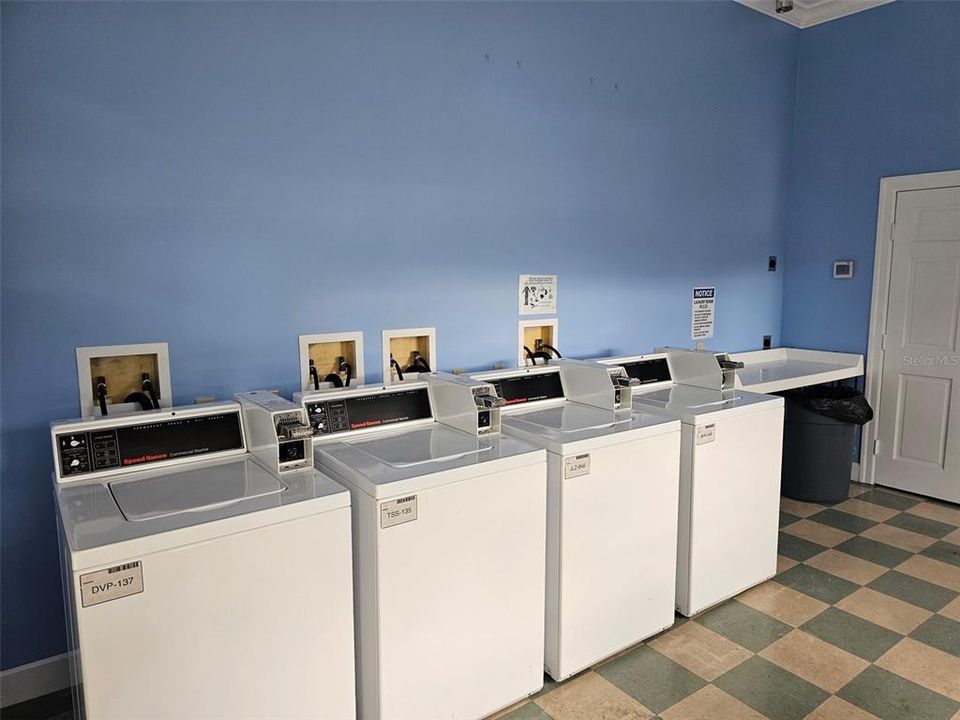 出租: $1,525 (2 贝兹, 1 浴室, 1008 平方英尺)