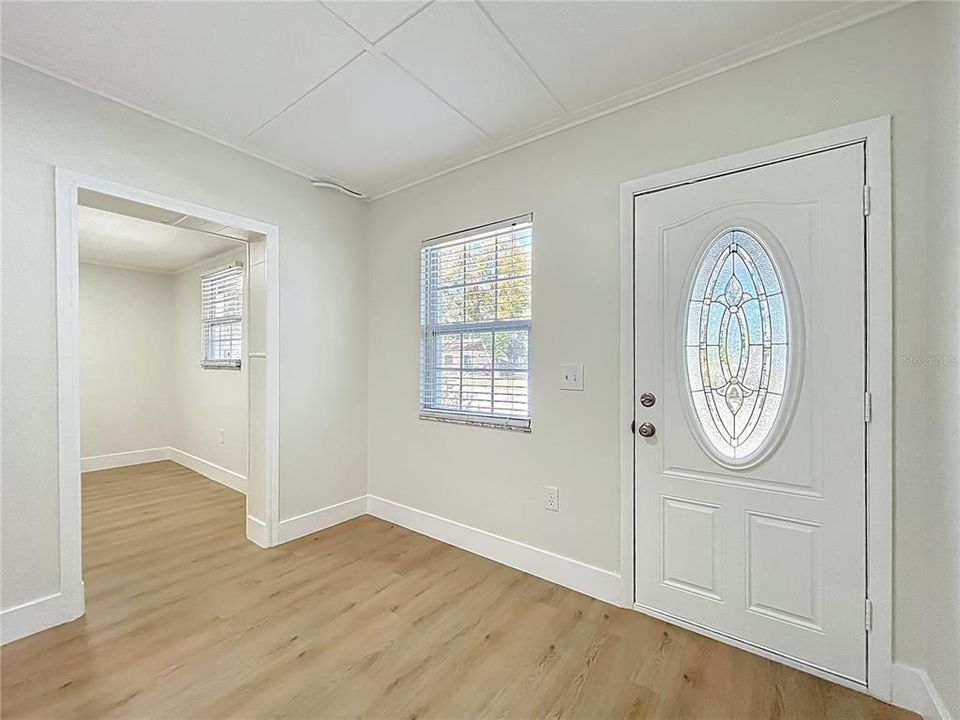 На продажу: $169,999 (2 спален, 1 ванн, 784 Квадратных фут)