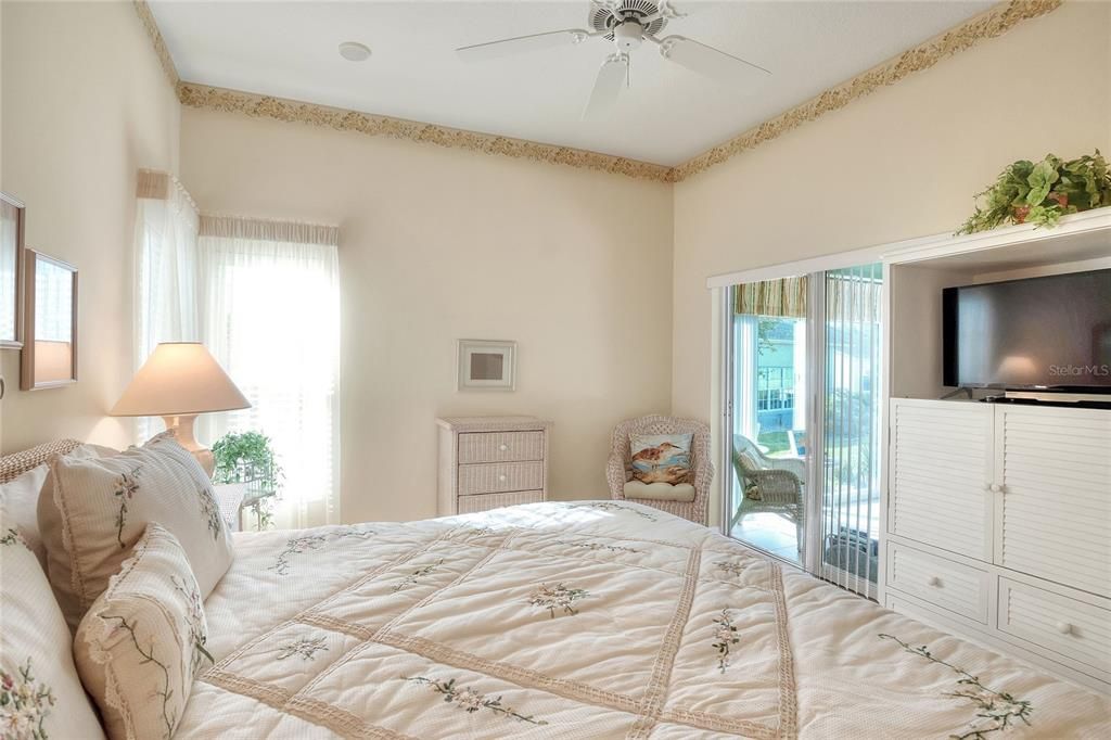 Activo con contrato: $274,000 (2 camas, 2 baños, 1572 Pies cuadrados)