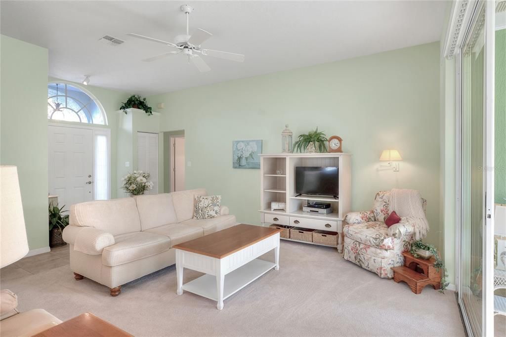 Activo con contrato: $274,000 (2 camas, 2 baños, 1572 Pies cuadrados)