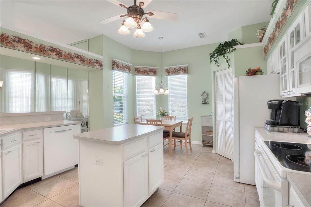 Activo con contrato: $274,000 (2 camas, 2 baños, 1572 Pies cuadrados)