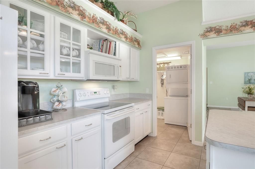 Activo con contrato: $274,000 (2 camas, 2 baños, 1572 Pies cuadrados)