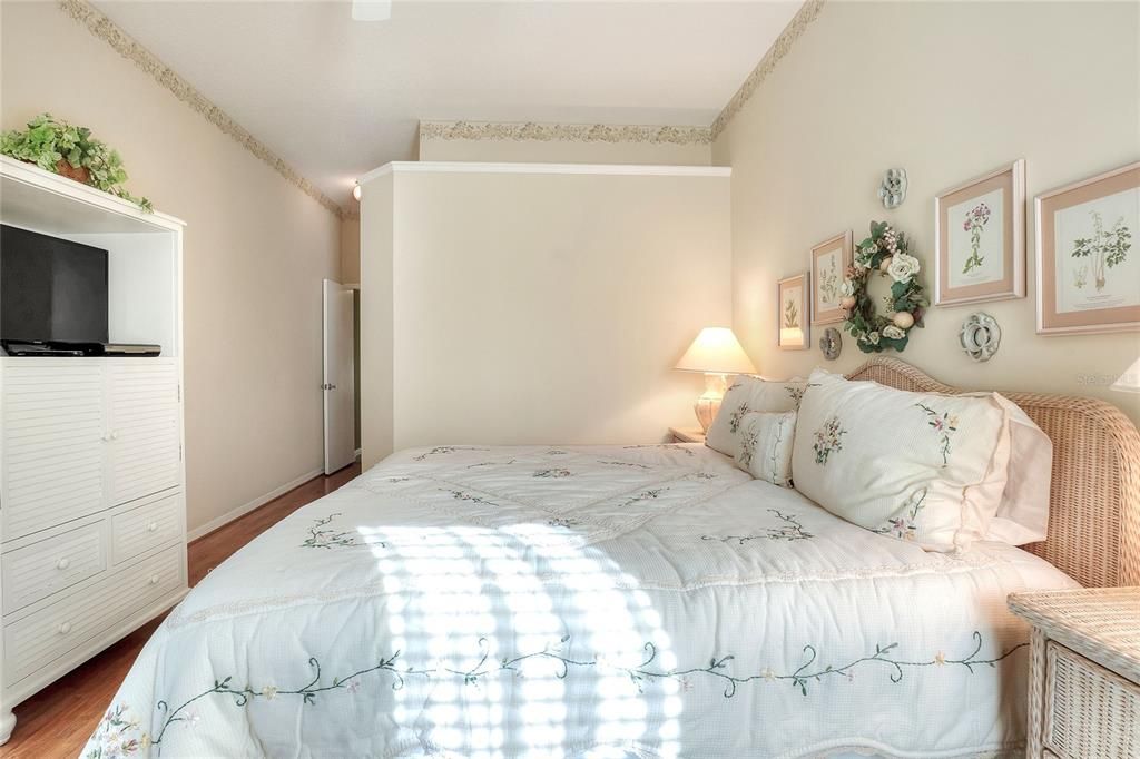 Activo con contrato: $274,000 (2 camas, 2 baños, 1572 Pies cuadrados)