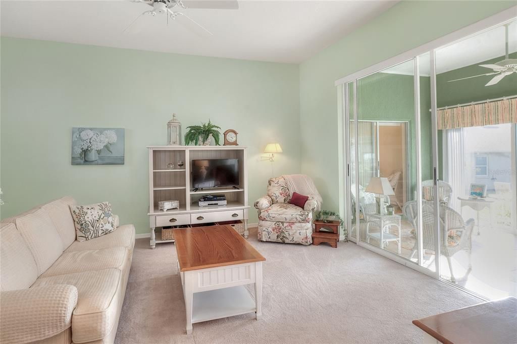 Activo con contrato: $274,000 (2 camas, 2 baños, 1572 Pies cuadrados)