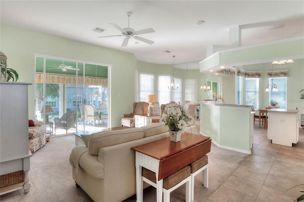 Activo con contrato: $274,000 (2 camas, 2 baños, 1572 Pies cuadrados)