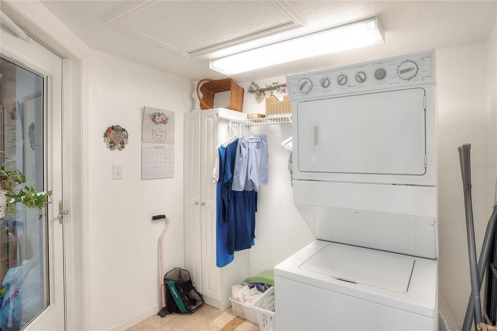 Activo con contrato: $274,000 (2 camas, 2 baños, 1572 Pies cuadrados)