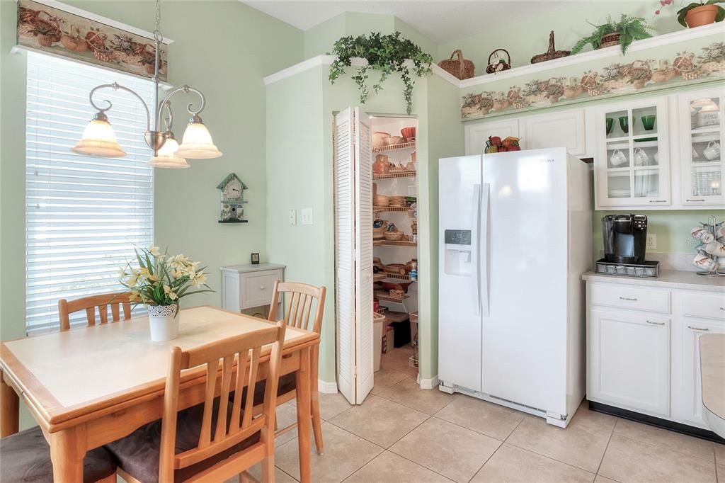 Activo con contrato: $274,000 (2 camas, 2 baños, 1572 Pies cuadrados)