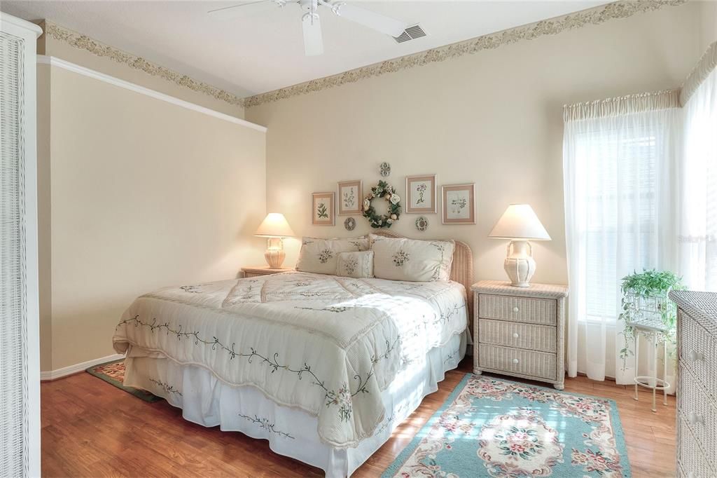 Activo con contrato: $274,000 (2 camas, 2 baños, 1572 Pies cuadrados)