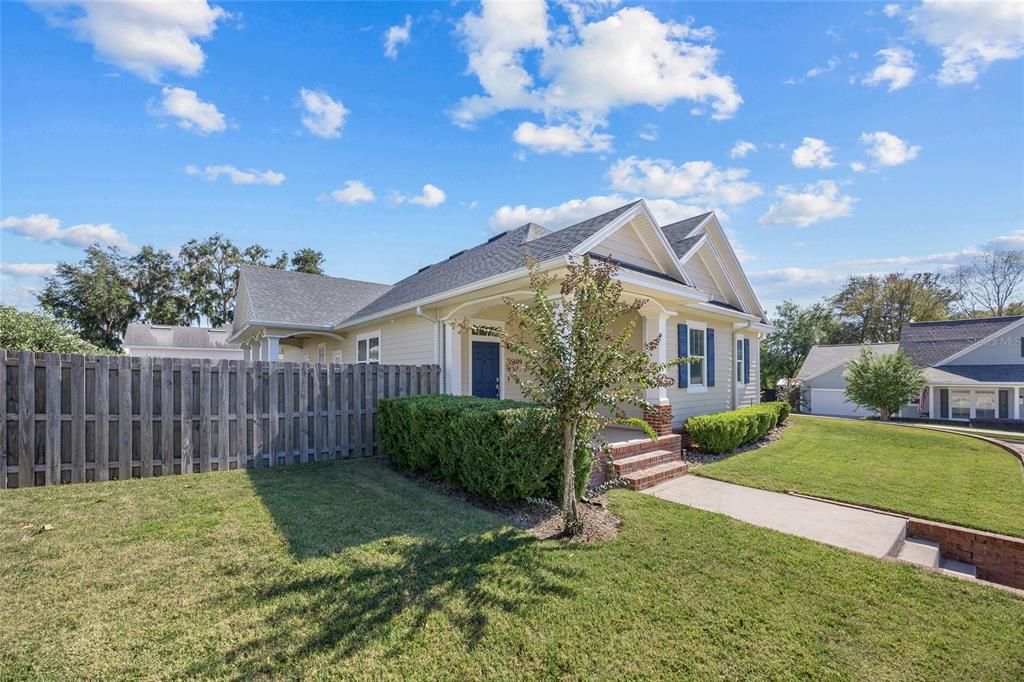 For Sale: $375,000 (3 beds, 2 baths, 1922 Square Feet)