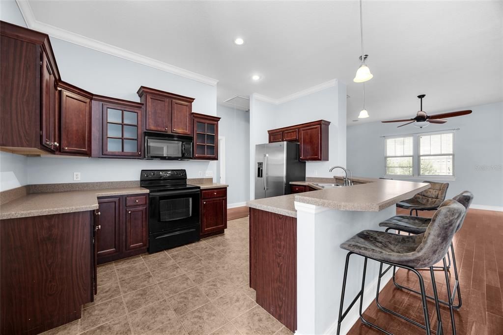 For Sale: $375,000 (3 beds, 2 baths, 1922 Square Feet)