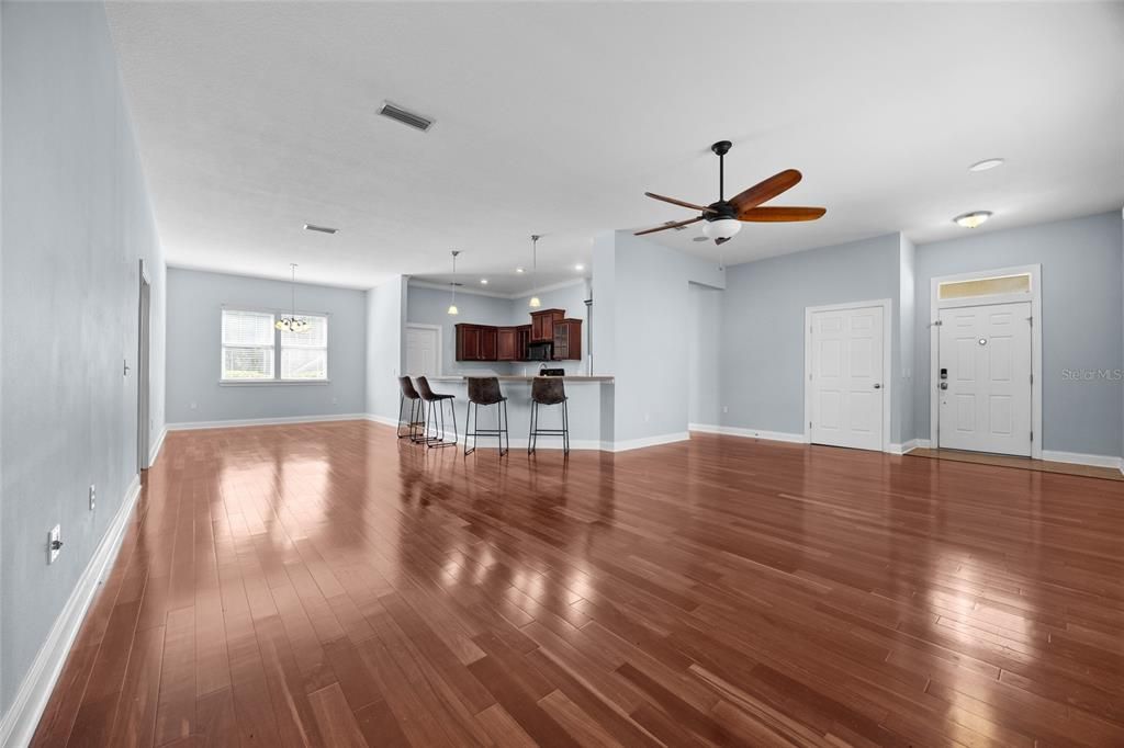 For Sale: $375,000 (3 beds, 2 baths, 1922 Square Feet)