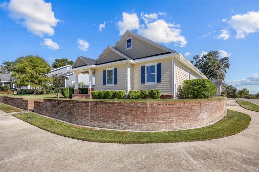 For Sale: $375,000 (3 beds, 2 baths, 1922 Square Feet)