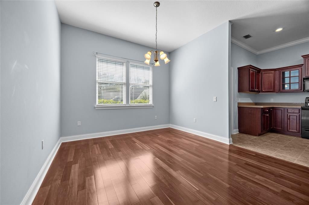 For Sale: $375,000 (3 beds, 2 baths, 1922 Square Feet)