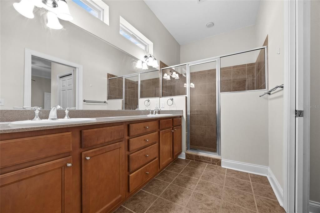 For Sale: $375,000 (3 beds, 2 baths, 1922 Square Feet)