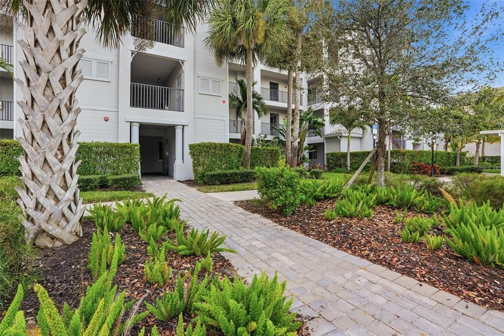 Под контрактом: $225,000 (2 спален, 2 ванн, 1194 Квадратных фут)