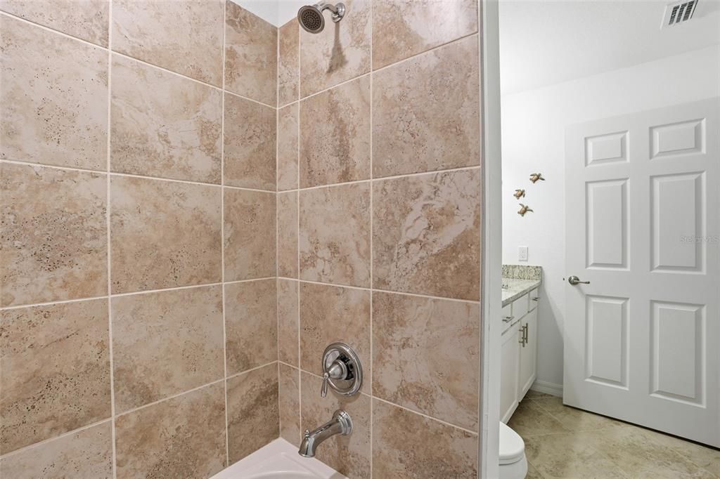 Под контрактом: $225,000 (2 спален, 2 ванн, 1194 Квадратных фут)