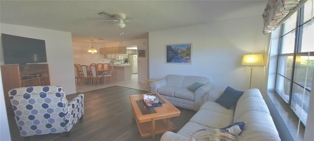 На продажу: $258,900 (2 спален, 2 ванн, 1346 Квадратных фут)