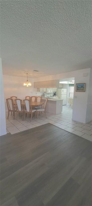 На продажу: $258,900 (2 спален, 2 ванн, 1346 Квадратных фут)