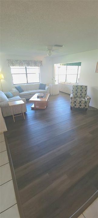 На продажу: $258,900 (2 спален, 2 ванн, 1346 Квадратных фут)